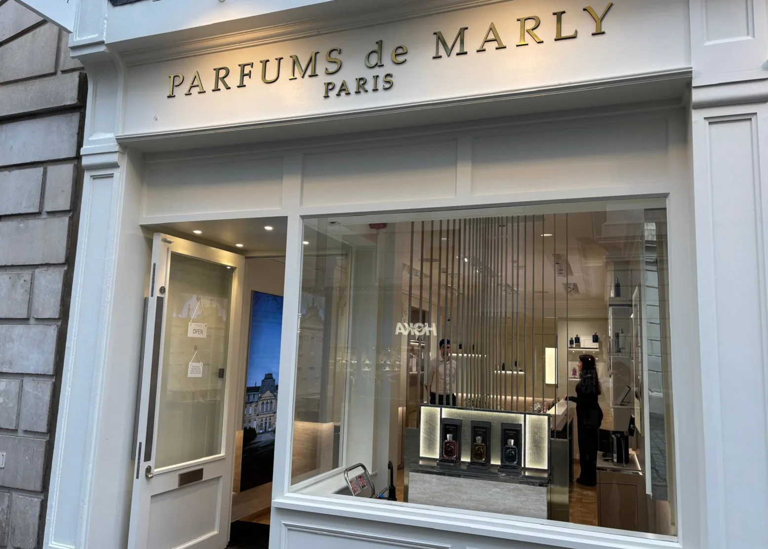 parfums de marly front