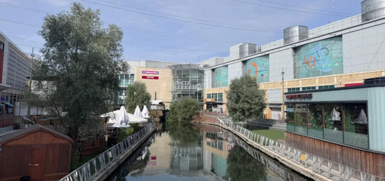 the oracle shopping centre